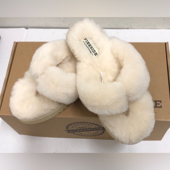 Fireside by Dearfoams Auburn Genuine Shearling Thong Slipper Natural - Picture 2 of 4